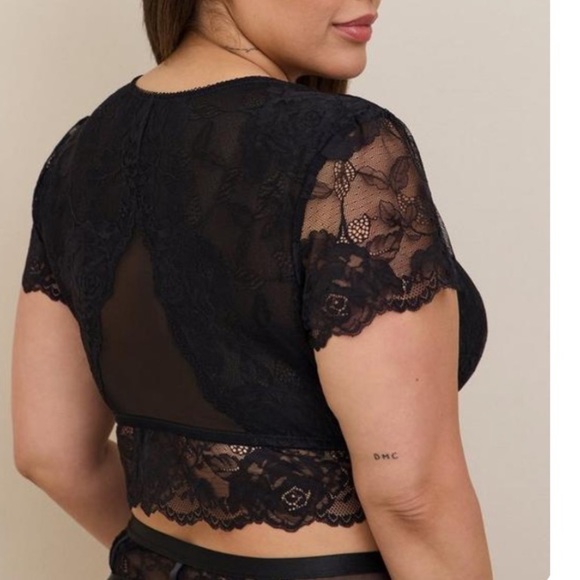 TORRID NWT Floral Lace Short Sleeve Crop Top - Picture 3 of 5